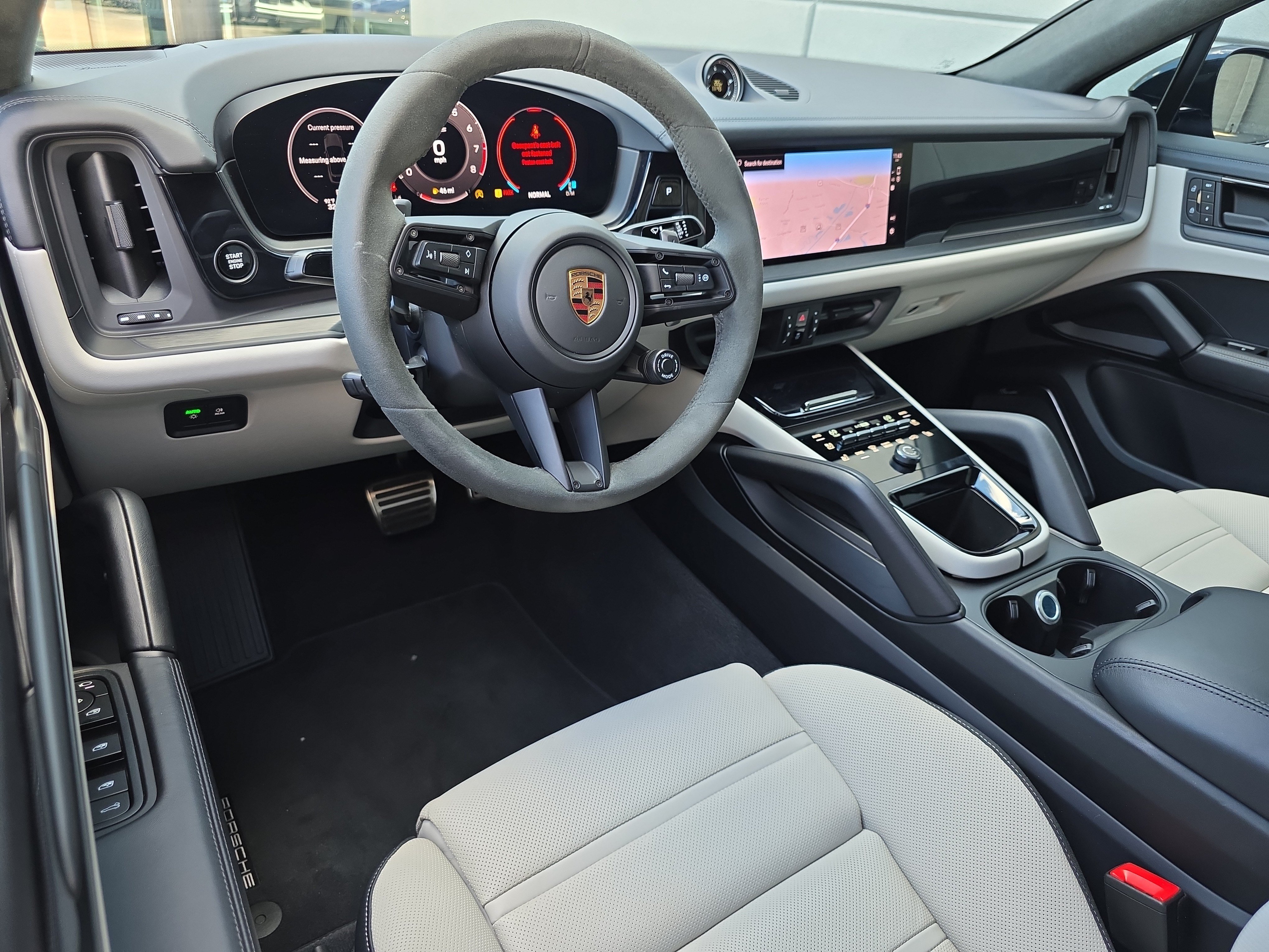 Used 2025 Porsche Cayenne GTS AWD/4WD image 4