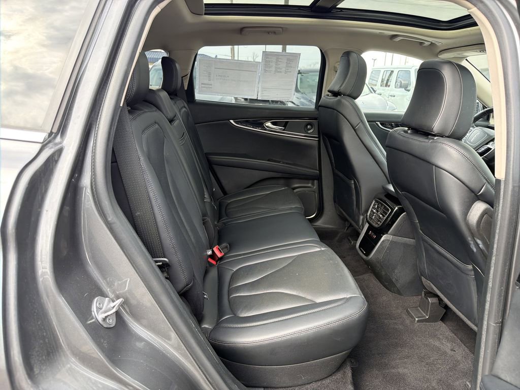 Certified 2023 Lincoln Nautilus Reserve w/ Luxury Package AWD/4WD image 17