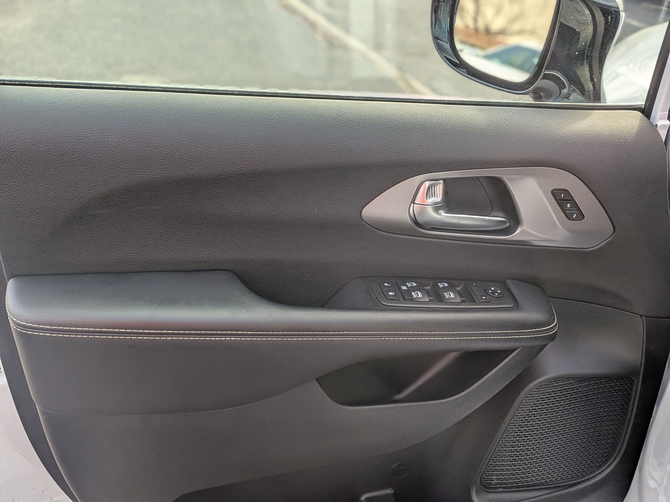 Used 2025 Chrysler Pacifica Select image 14