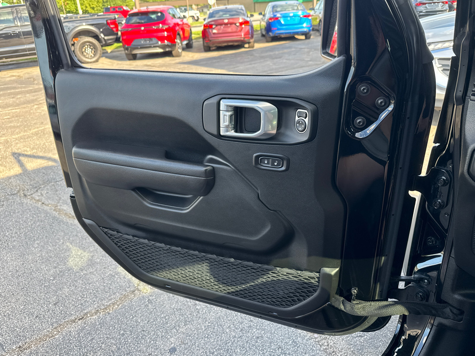 Used 2022 Jeep Gladiator Rubicon w/ Cold Weather Group AWD/4WD image 18
