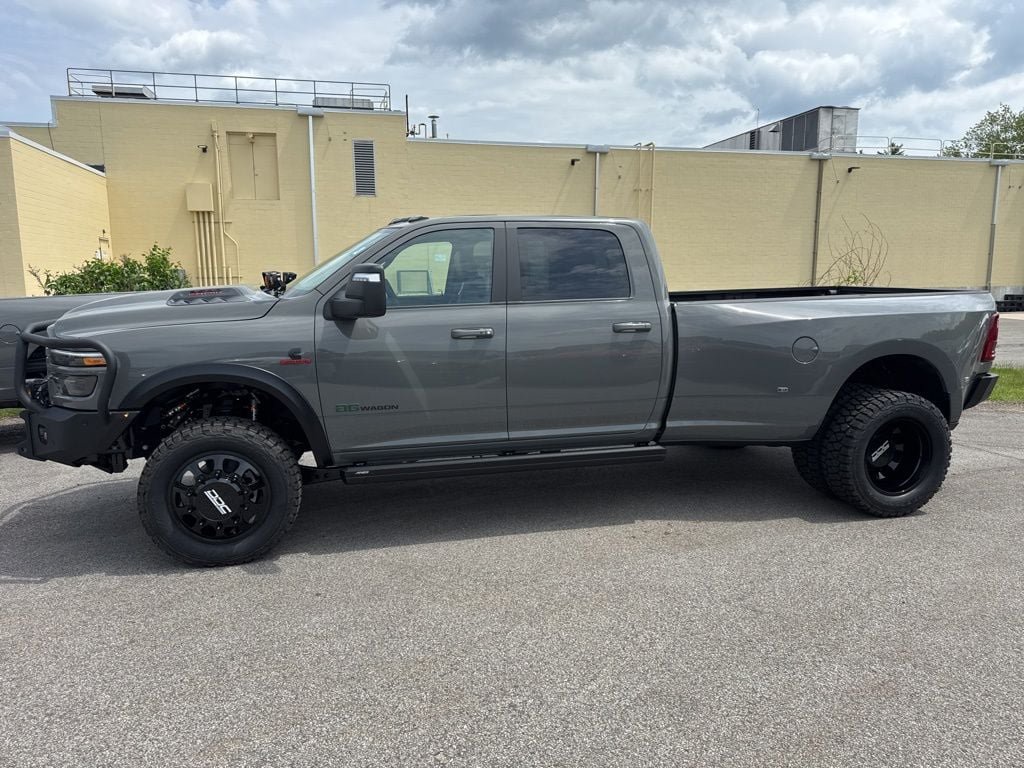 New 2026 RAM 3500 Laramie w/ Night Edition AWD/4WD image 4