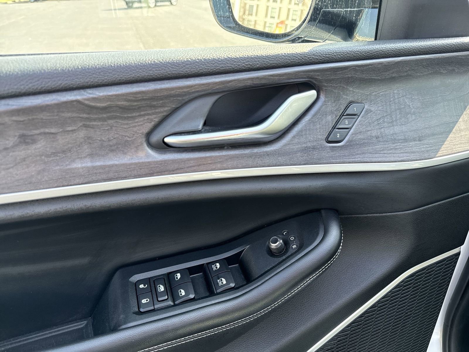 Used 2023 Jeep Grand Cherokee 4WD 4xe image 13