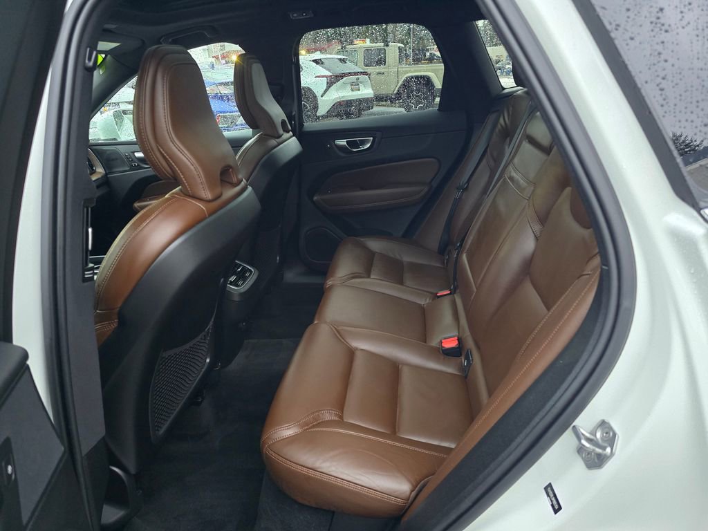 Used 2021 Volvo XC60 T5 Inscription w/ Advanced Package AWD/4WD image 17
