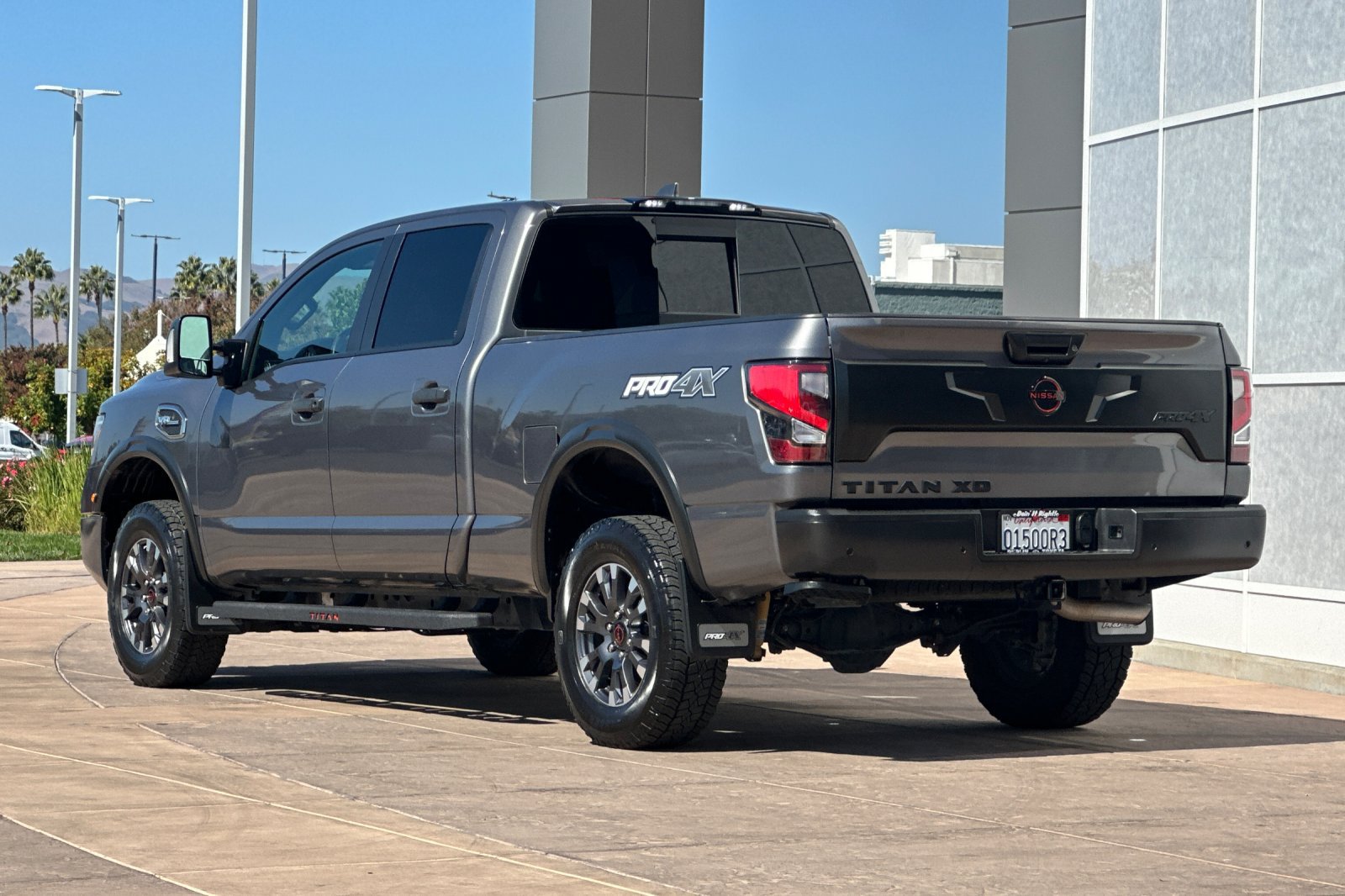 Used 2023 Nissan Titan PRO-4X w/ Pro-4x Convenience Package AWD/4WD image 6