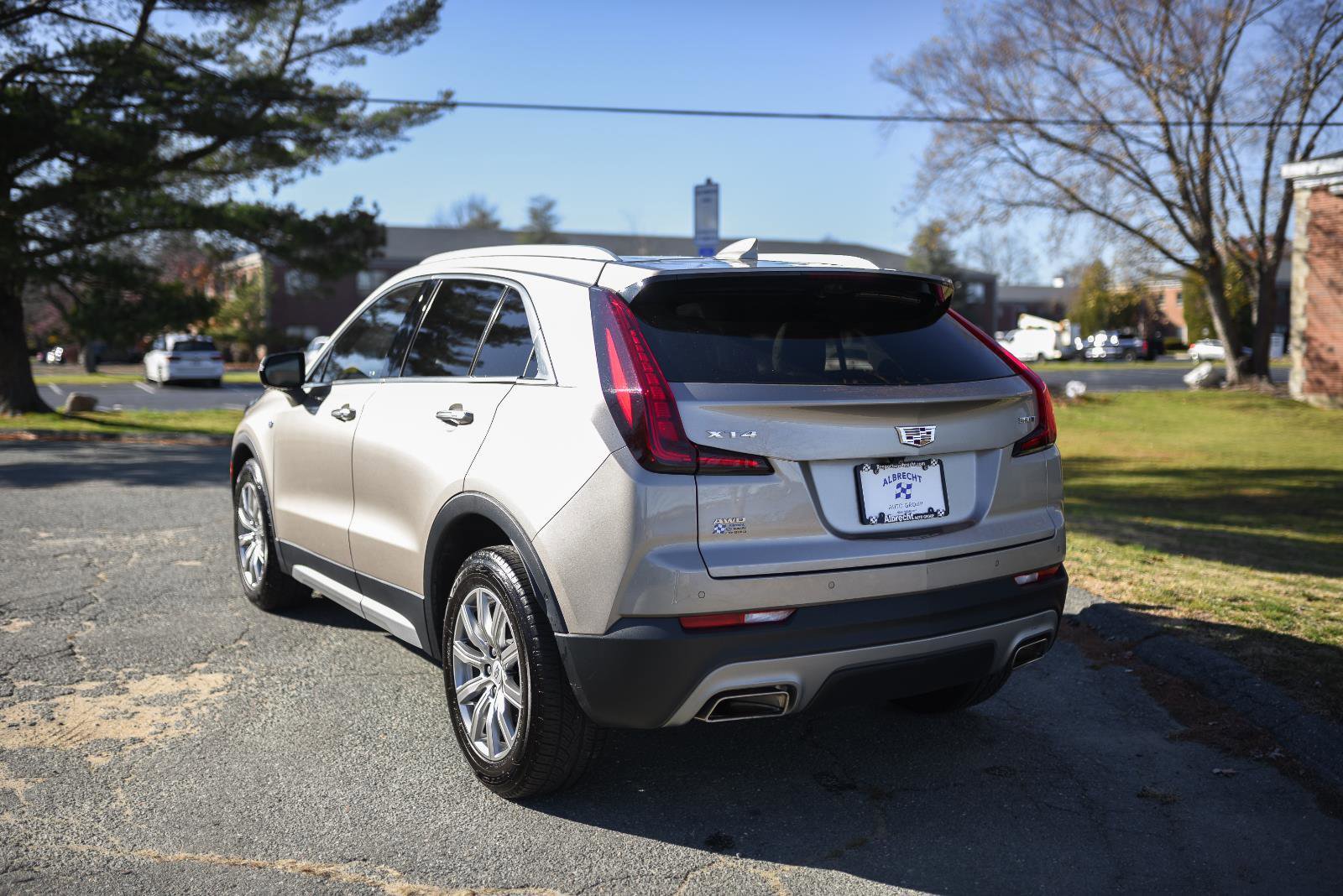 Used 2022 Cadillac XT4 Premium Luxury w/ Enhanced Visibility Package image 9