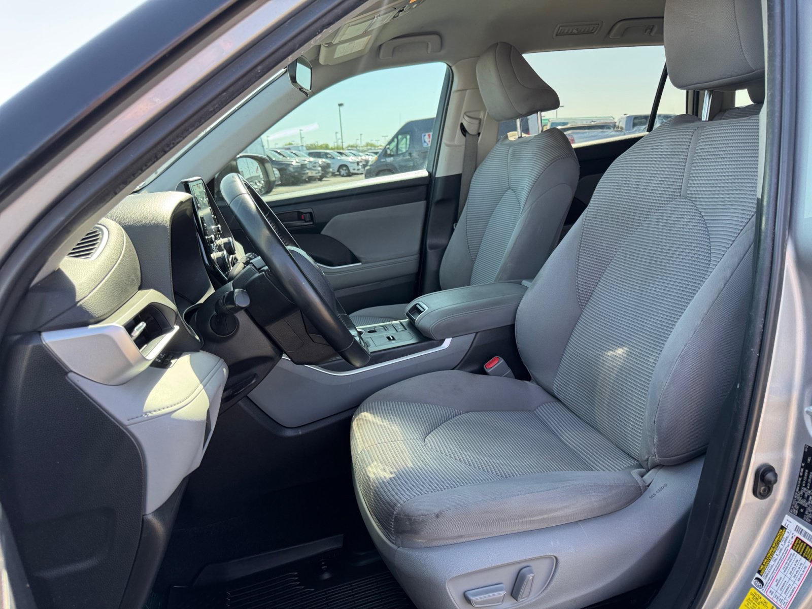 Used 2022 Toyota Highlander LE FWD image 14
