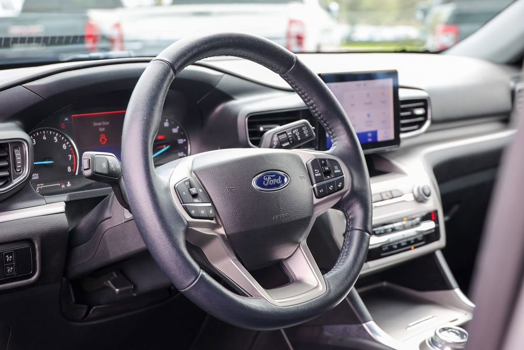 Certified 2023 Ford Explorer XLT w/ Equipment Group 202A AWD/4WD image 30