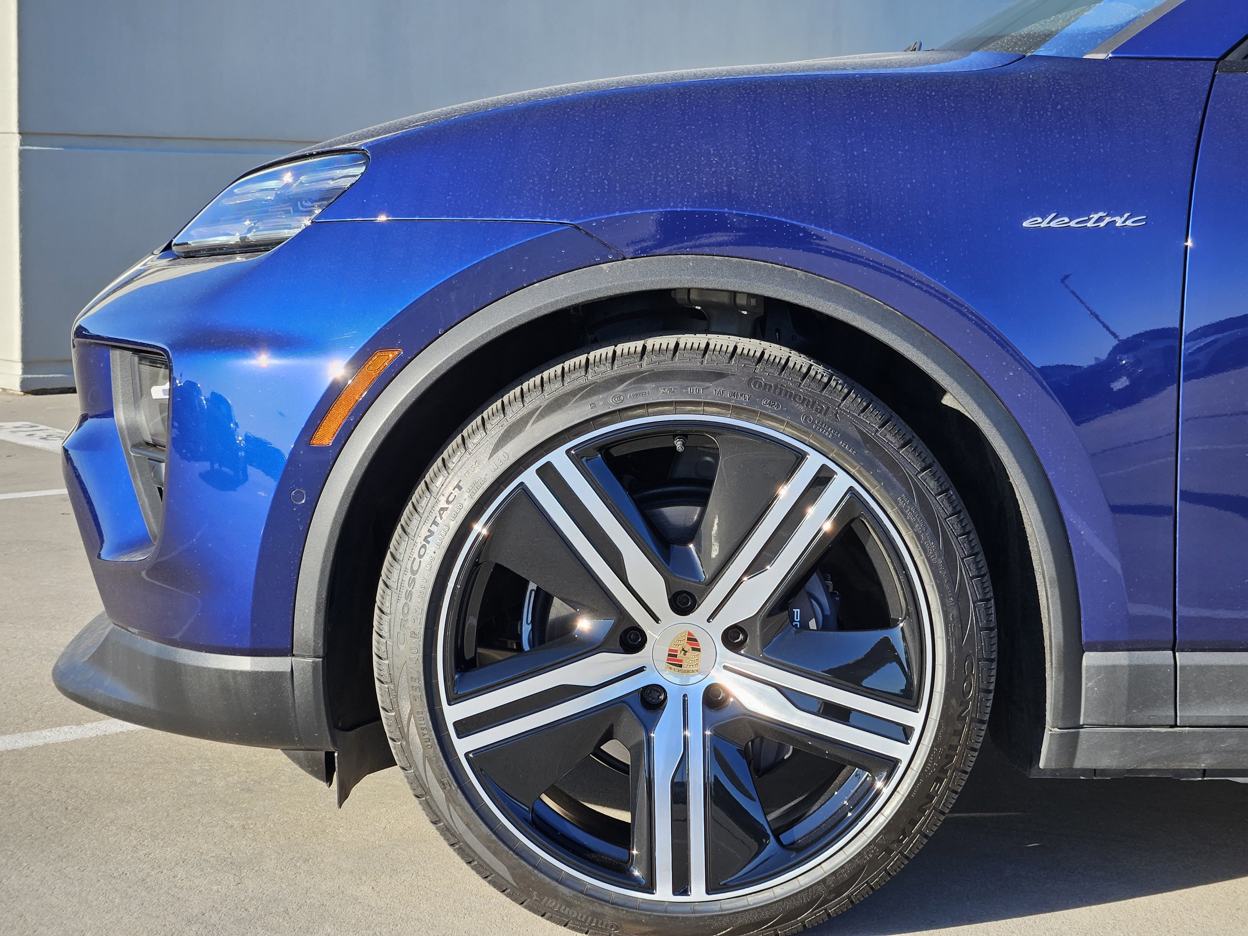 Certified 2024 Porsche Macan 4 Electric image 13