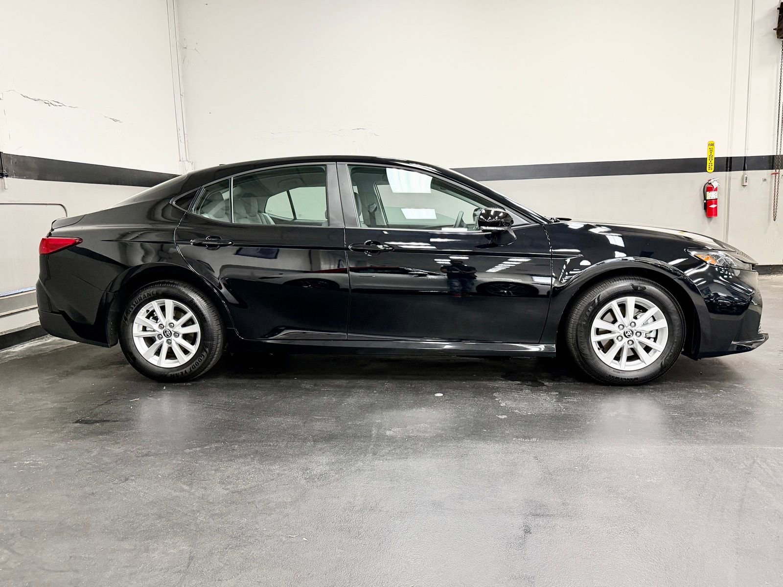 Used 2026 Toyota Camry LE image 5