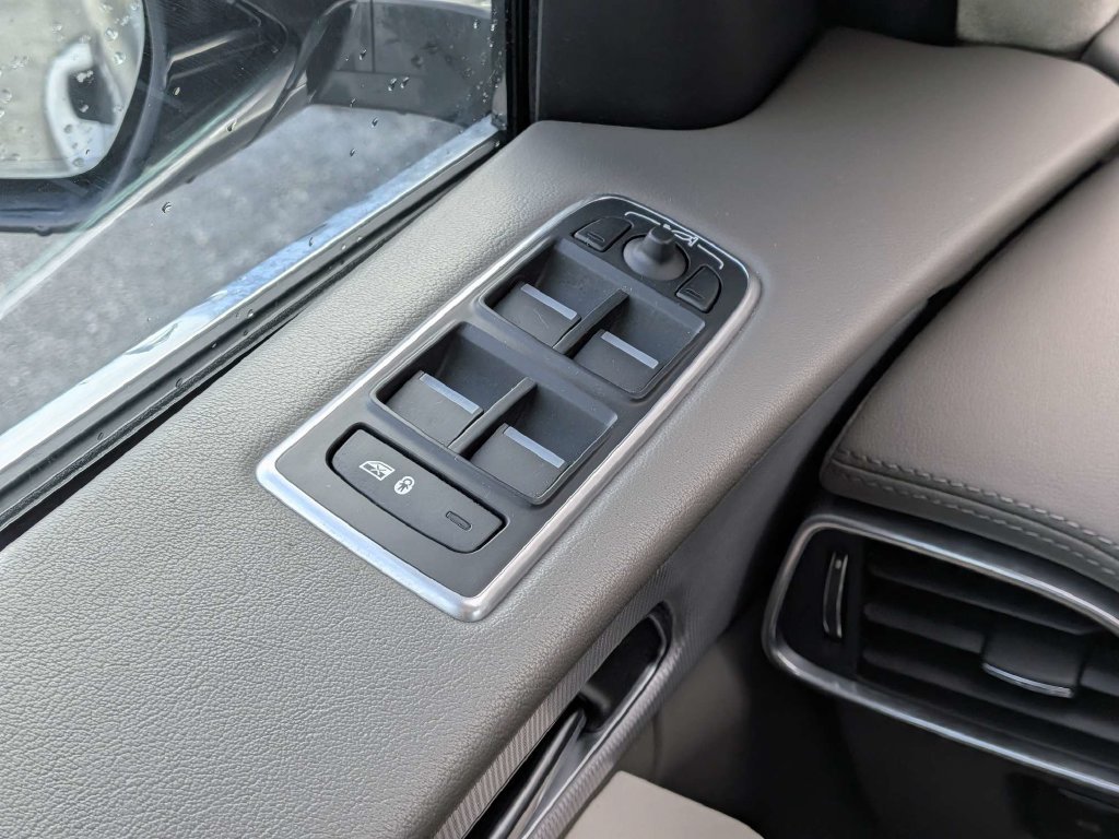 Used 2020 Jaguar F-PACE Portfolio AWD/4WD image 21