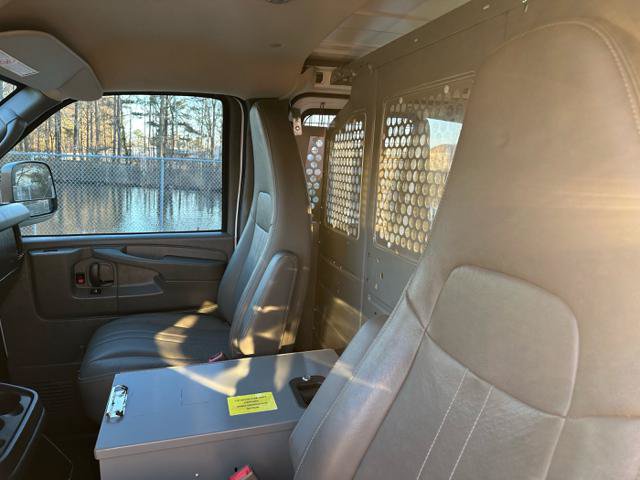 Used 2015 Chevrolet Express 2500 RWD image 21