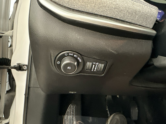 Certified 2024 Jeep Compass Latitude AWD/4WD image 15