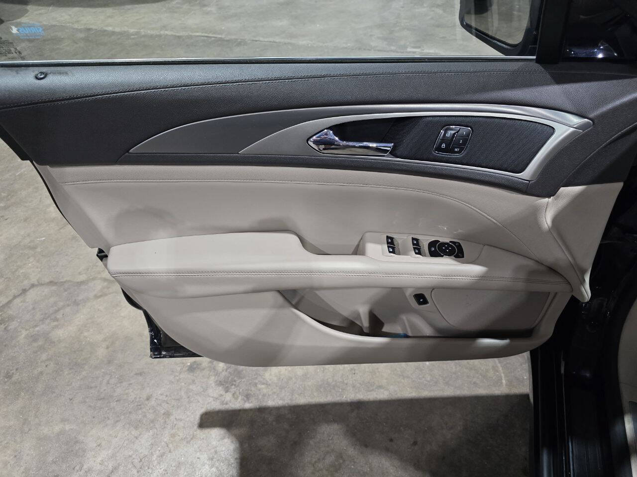 Used 2017 Lincoln MKZ Premiere FWD image 26