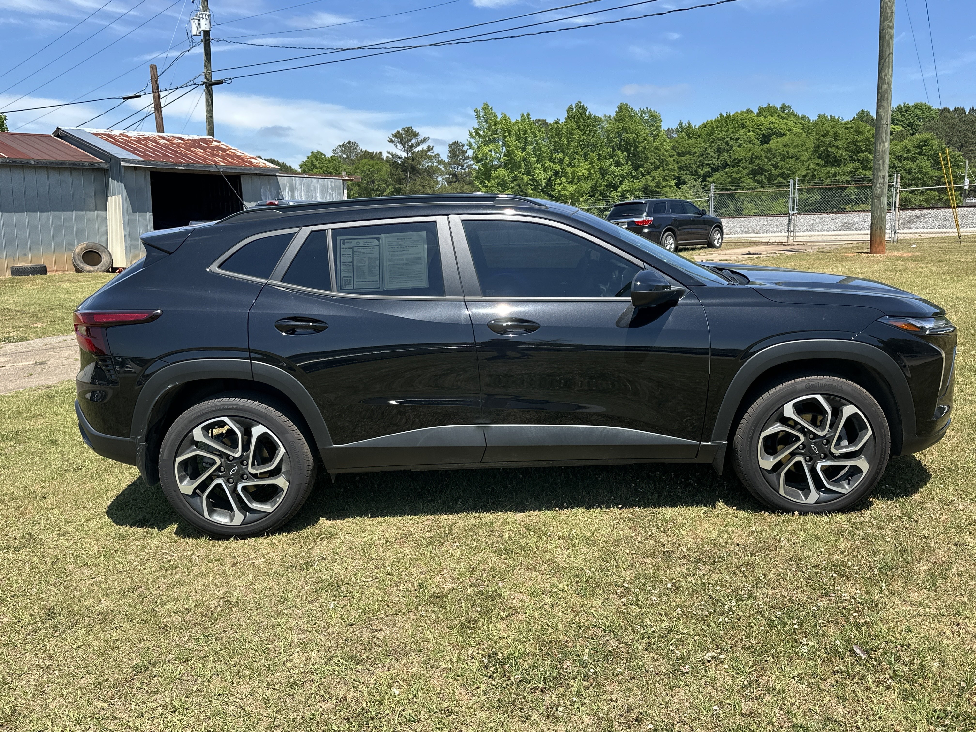 Used 2025 Chevrolet Trax RS FWD image 4