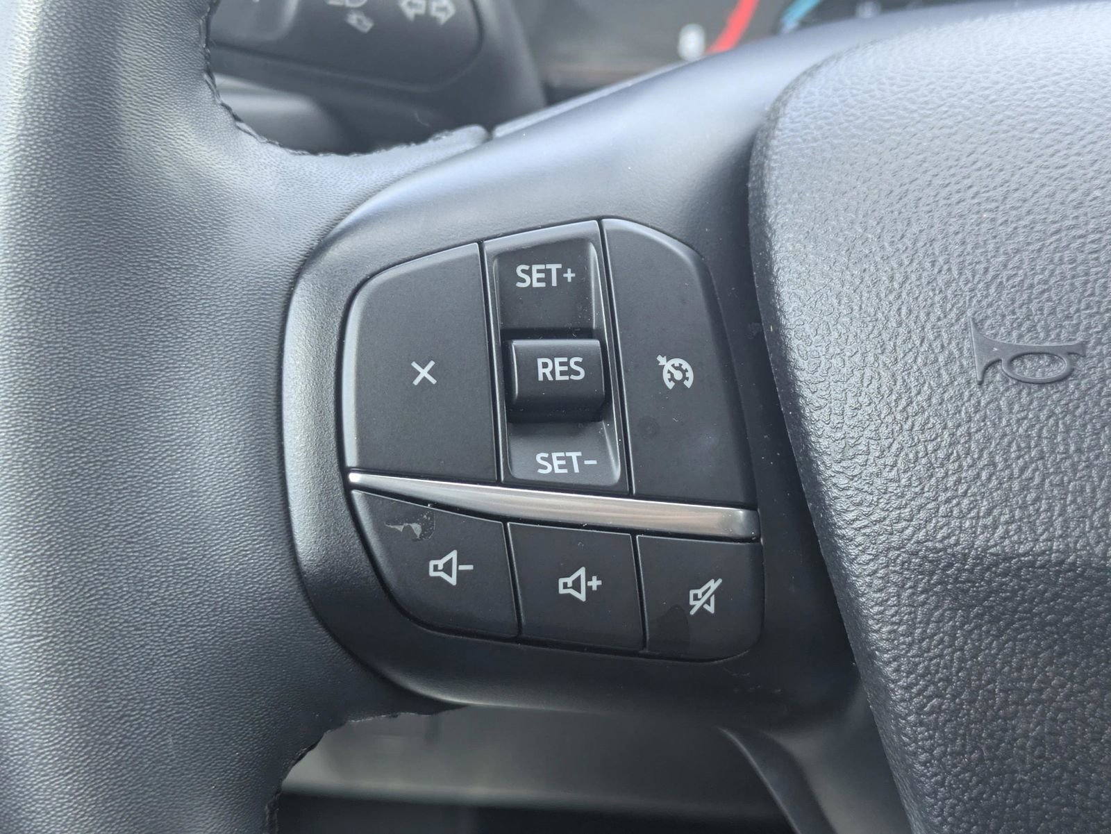 Used 2022 Ford Escape SE w/ SE Sport Appearance Package FWD image 28