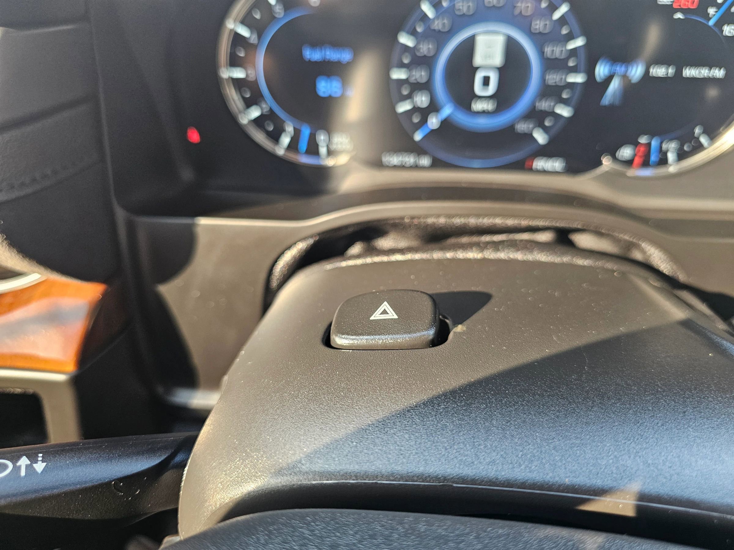 Used 2020 Cadillac Escalade Luxury RWD image 24
