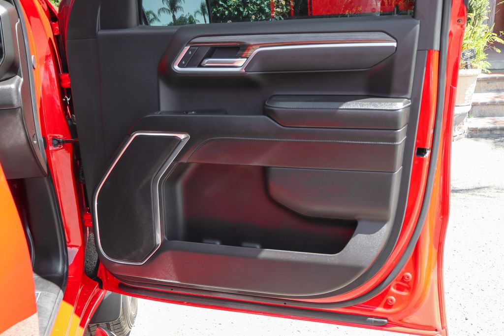 Used 2025 Chevrolet Silverado 1500 LT RWD image 42