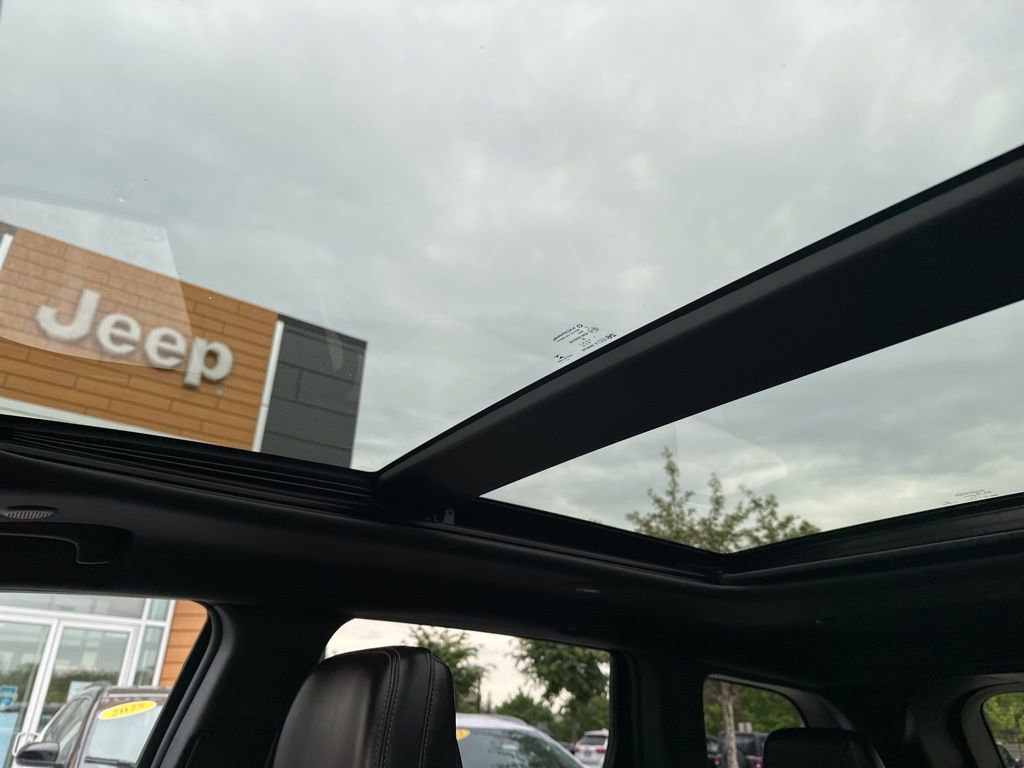 Used 2018 Jeep Grand Cherokee Trailhawk w/ Trailhawk Luxury Group AWD/4WD image 40