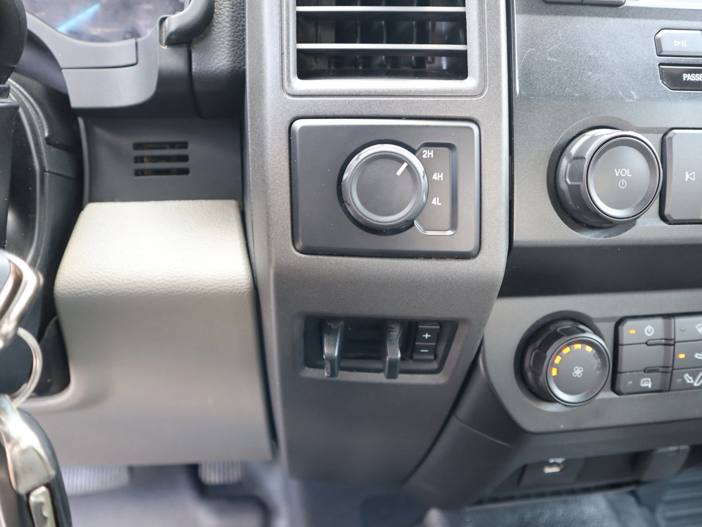 Used 2022 Ford F550 4x4 Crew Cab Super Duty w/ Power Equipment Group image 17