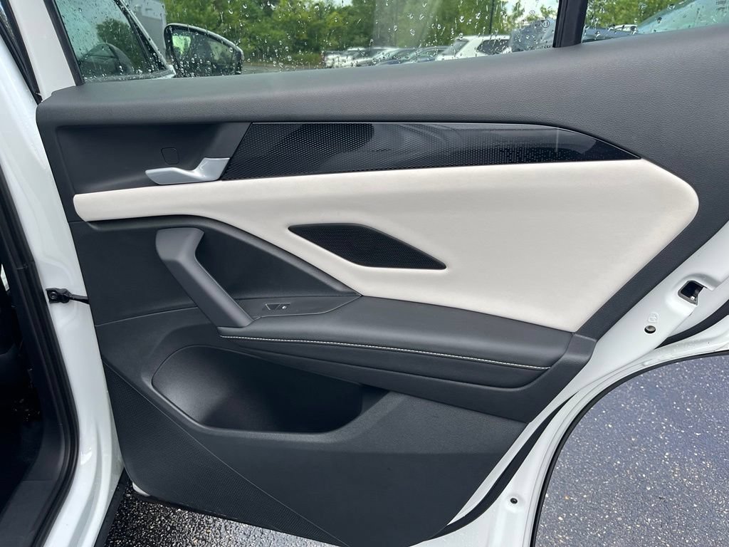 Certified 2025 Volkswagen Tiguan SE w/ Panoramic Sunroof Package AWD/4WD image 25