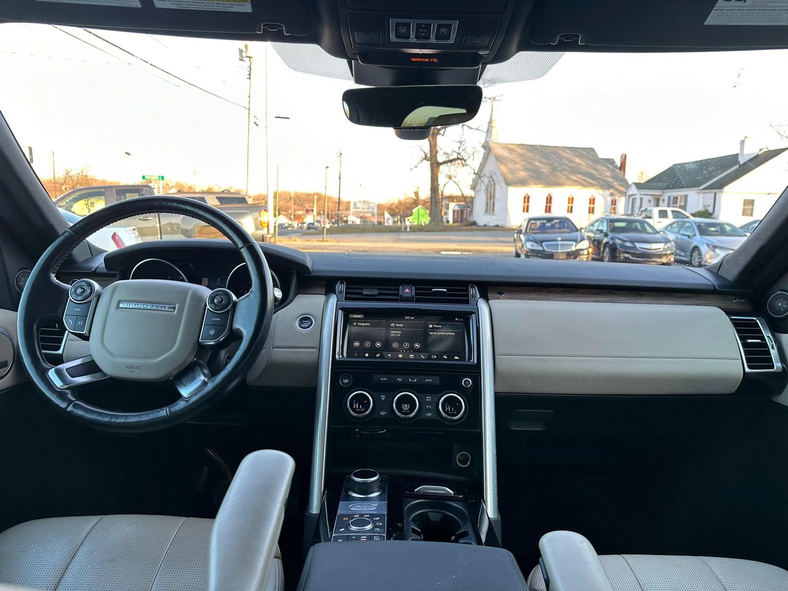 Used 2017 Land Rover Discovery HSE AWD/4WD image 44