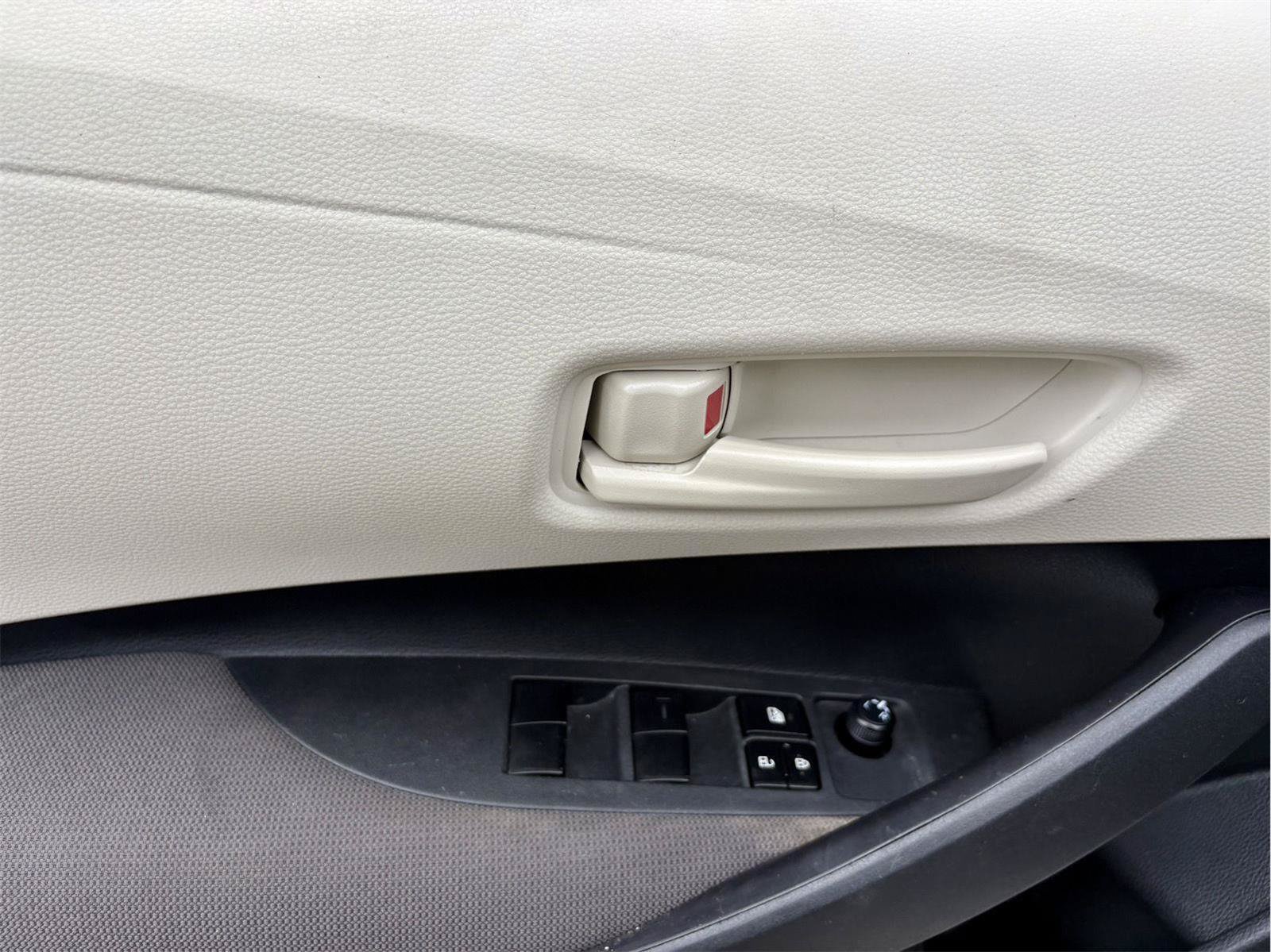 Used 2025 Toyota Corolla LE FWD image 11