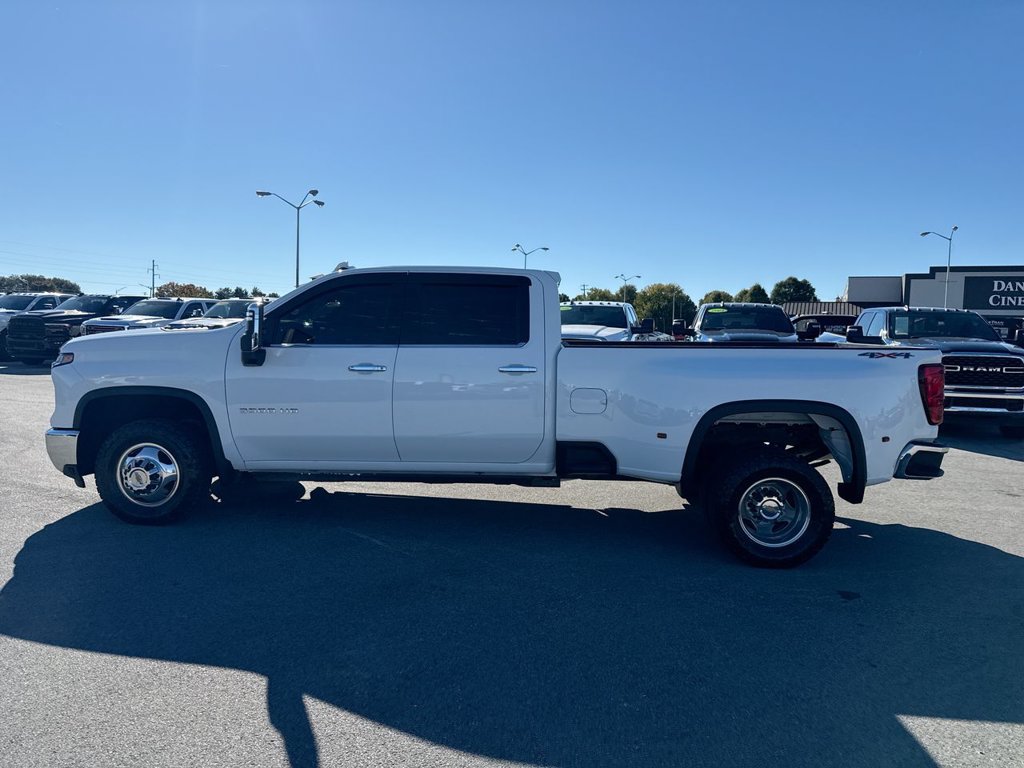 Used 2024 Chevrolet Silverado 3500 LTZ w/ LTZ Convenience Package AWD/4WD image 3