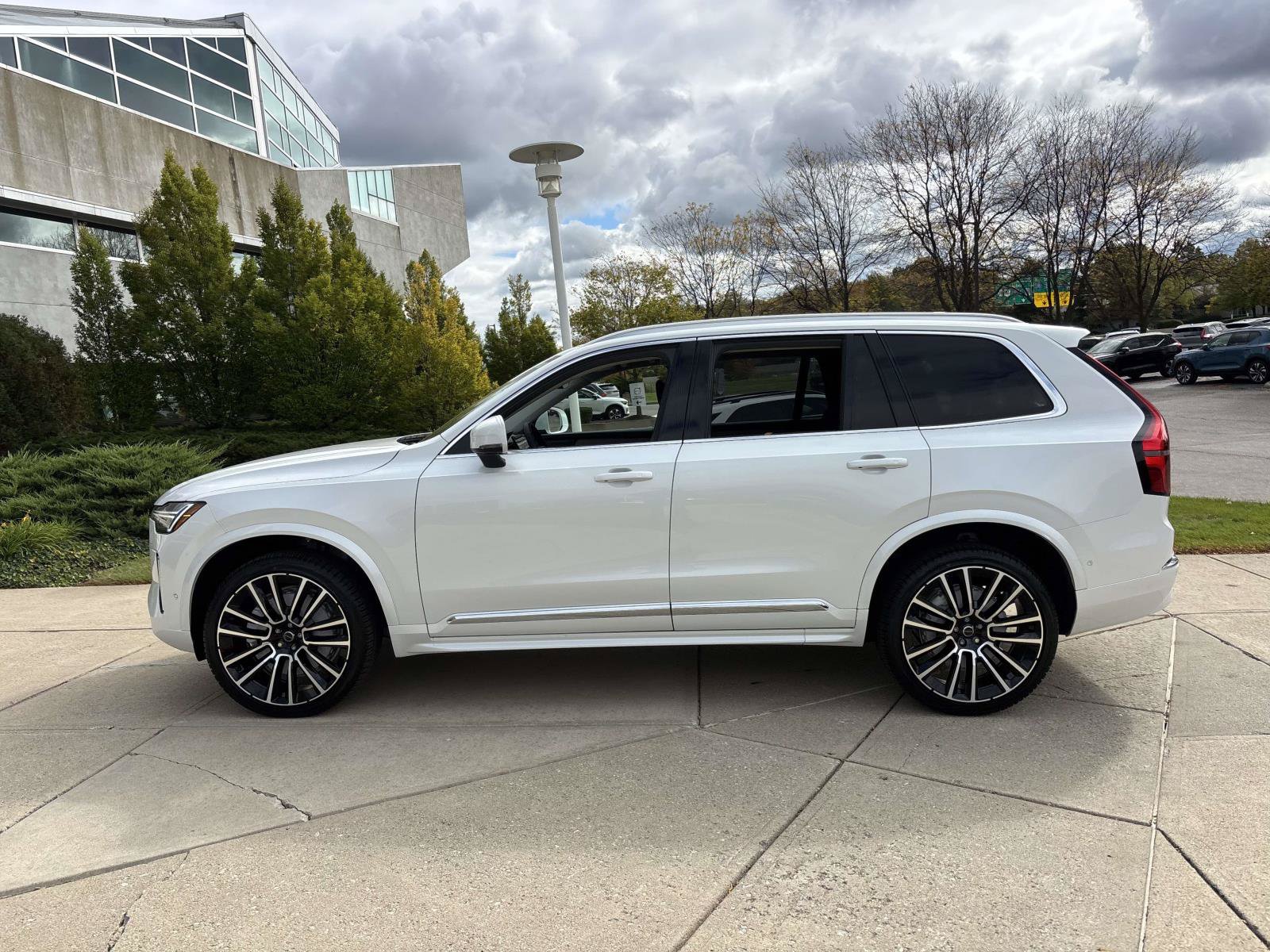 Used 2026 Volvo XC90 B6 Plus w/ Protection Package Premier AWD/4WD image 4
