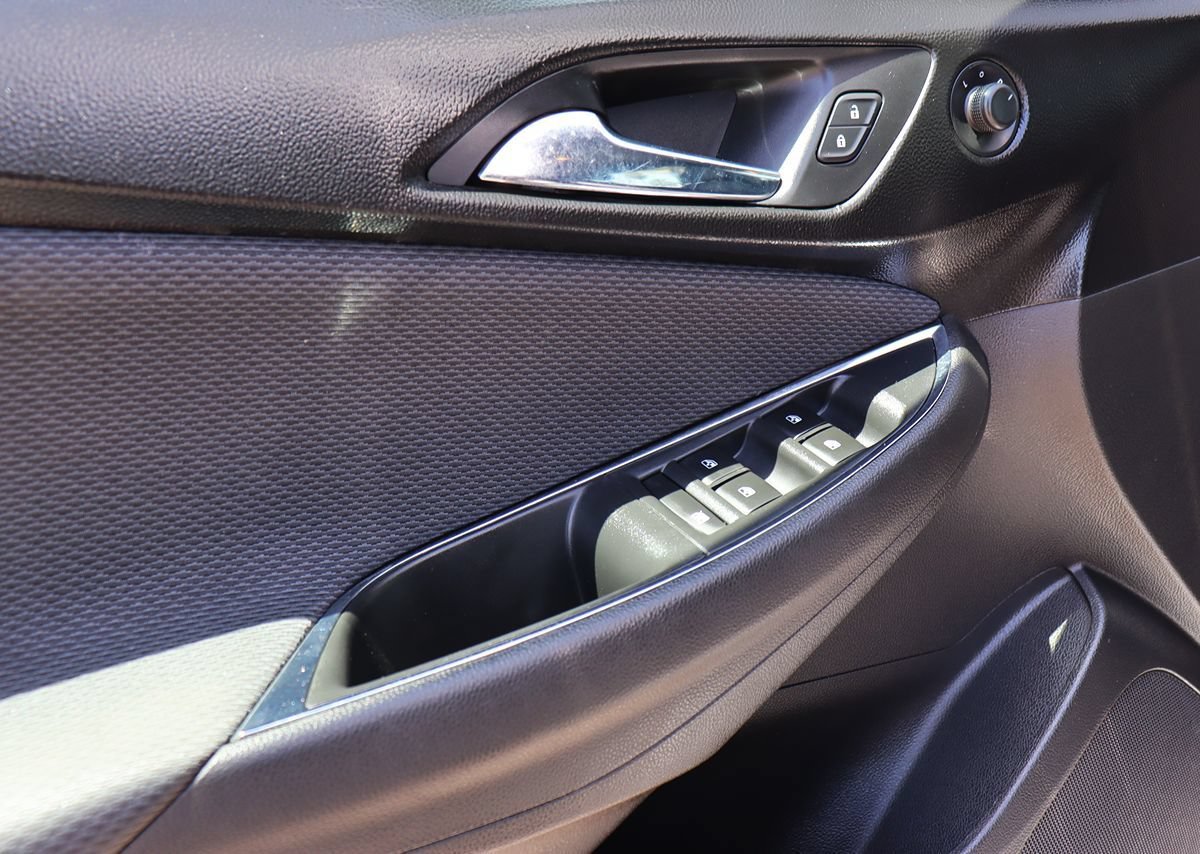Used 2019 Chevrolet Cruze LT w/ Convenience Package FWD image 37