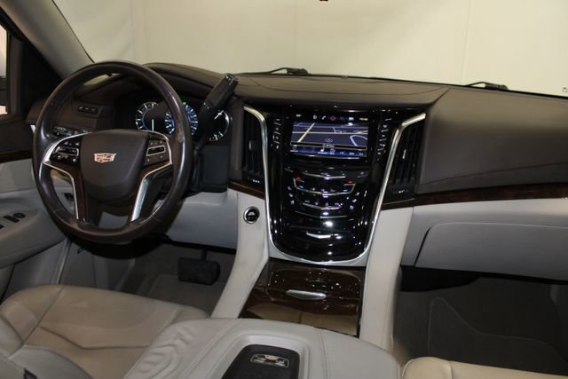 Used 2017 Cadillac Escalade Premium Luxury AWD/4WD image 14