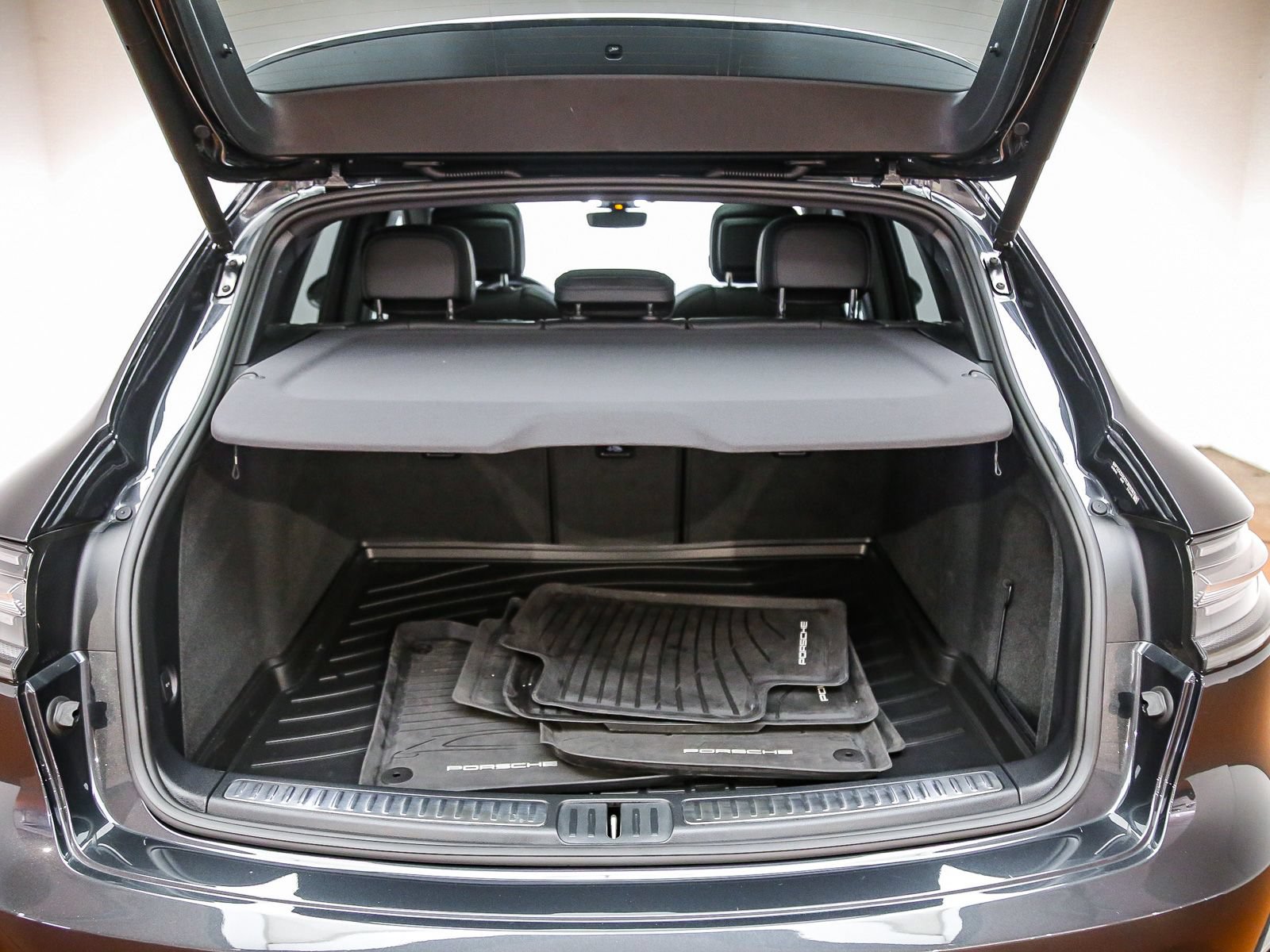 Certified 2026 Porsche Macan AWD/4WD image 31