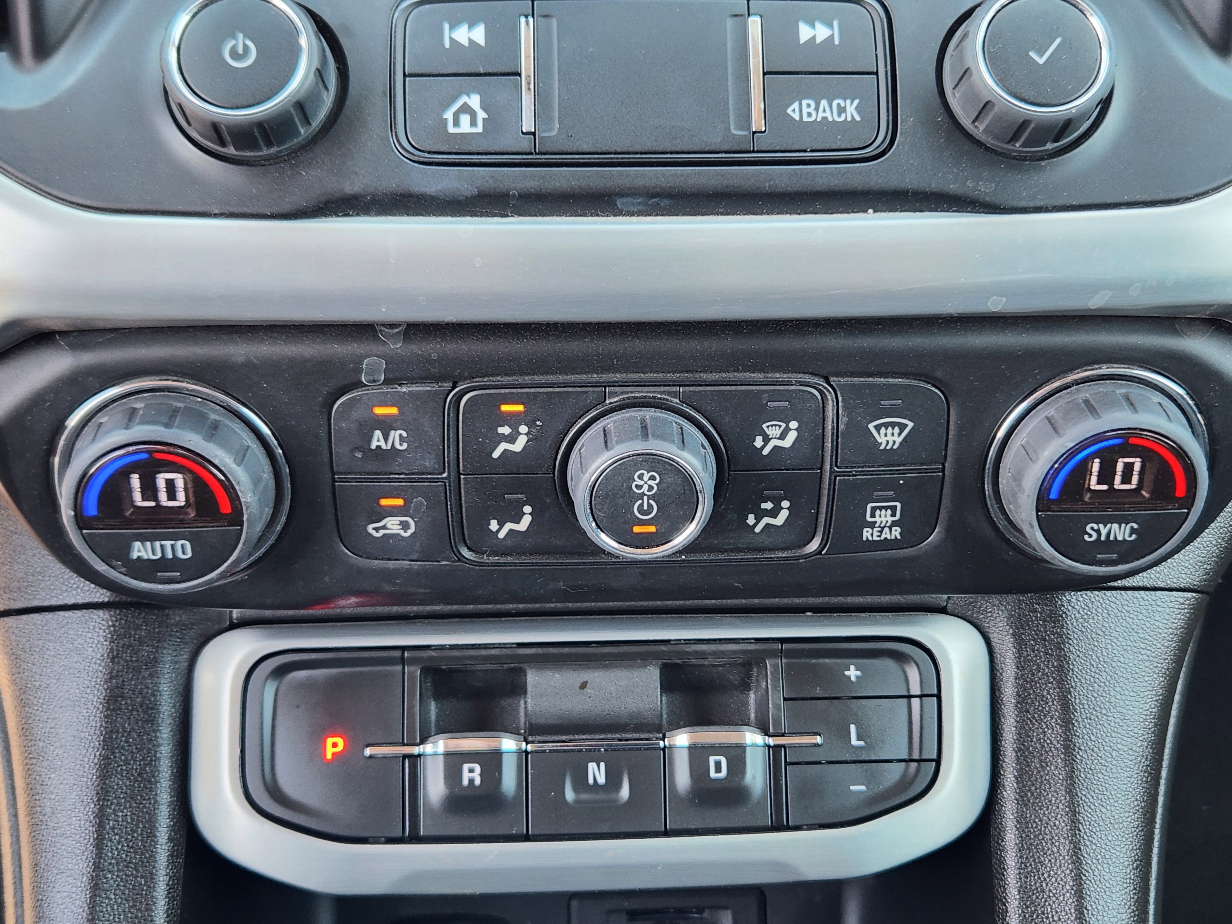 Used 2023 GMC Acadia SLT image 15