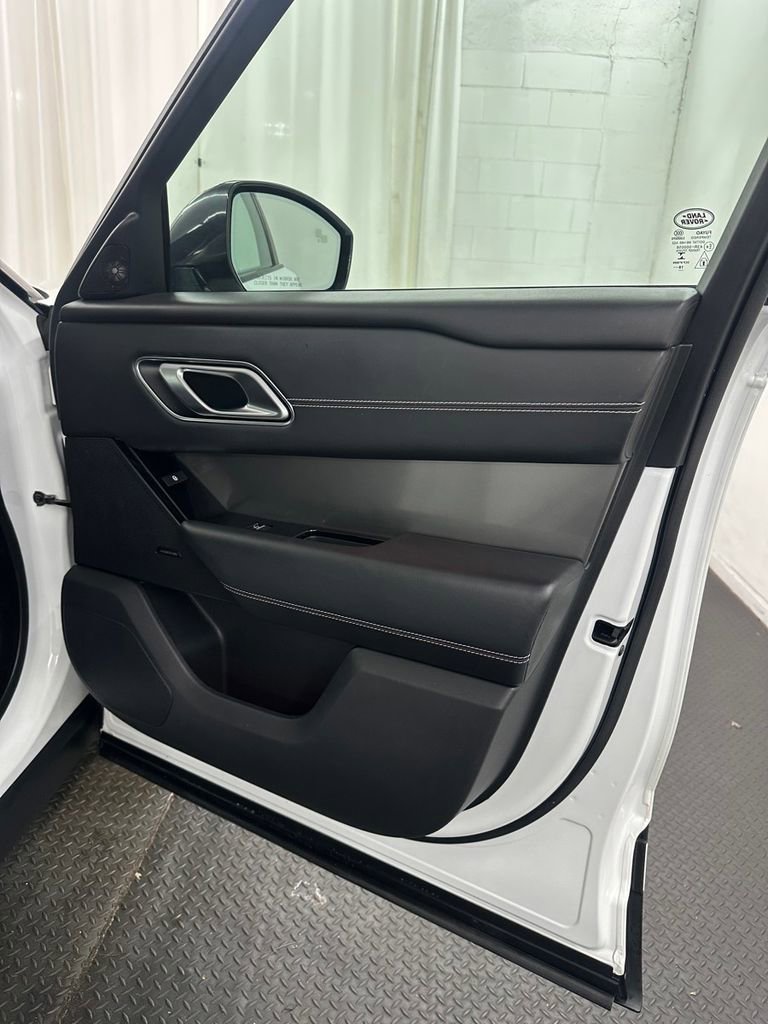 Used 2019 Land Rover Range Rover Velar S image 32