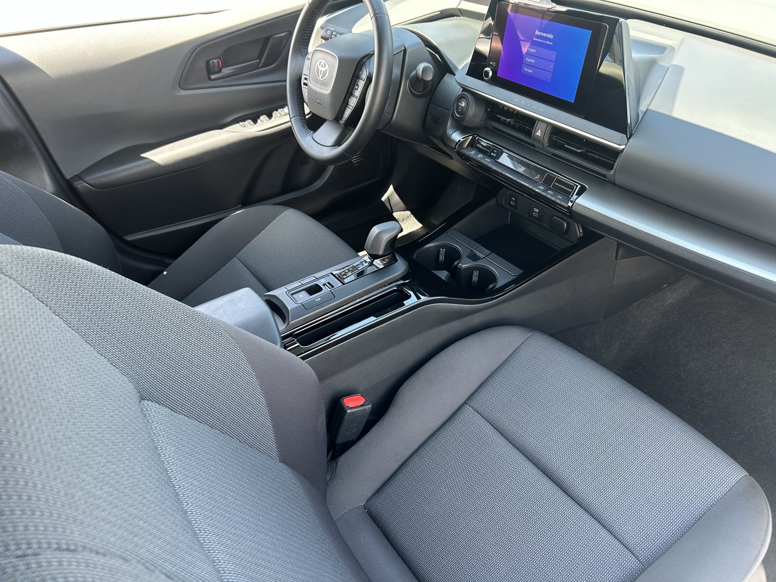 Used 2025 Toyota Prius LE FWD image 13