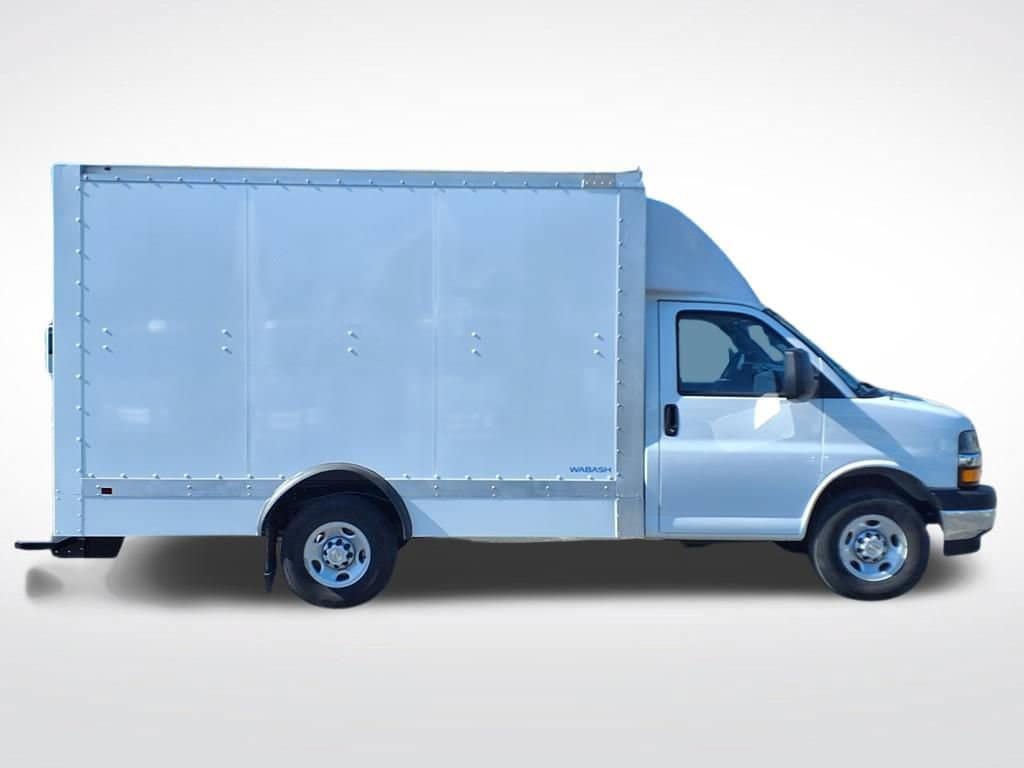New 2025 Chevrolet Express 3500 w/ Power Convenience Package RWD video 3