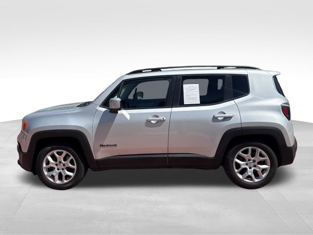 Used 2015 Jeep Renegade Latitude w/ Cold Weather Group FWD image 4