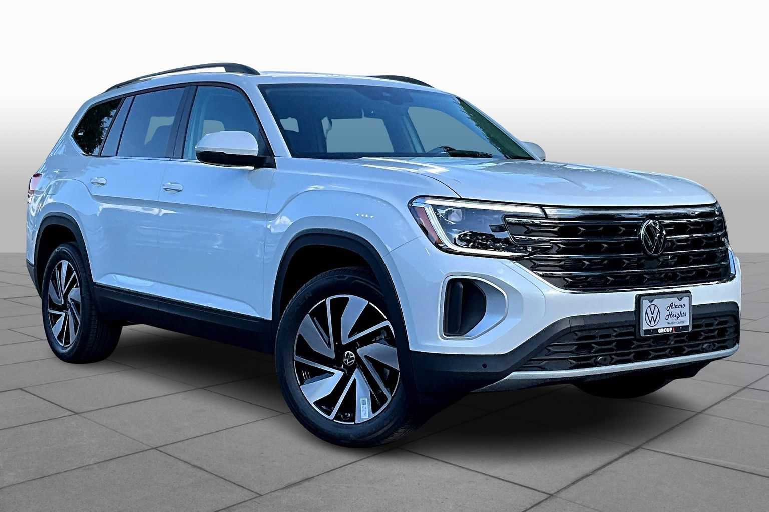 New 2026 Volkswagen Atlas SE image 2