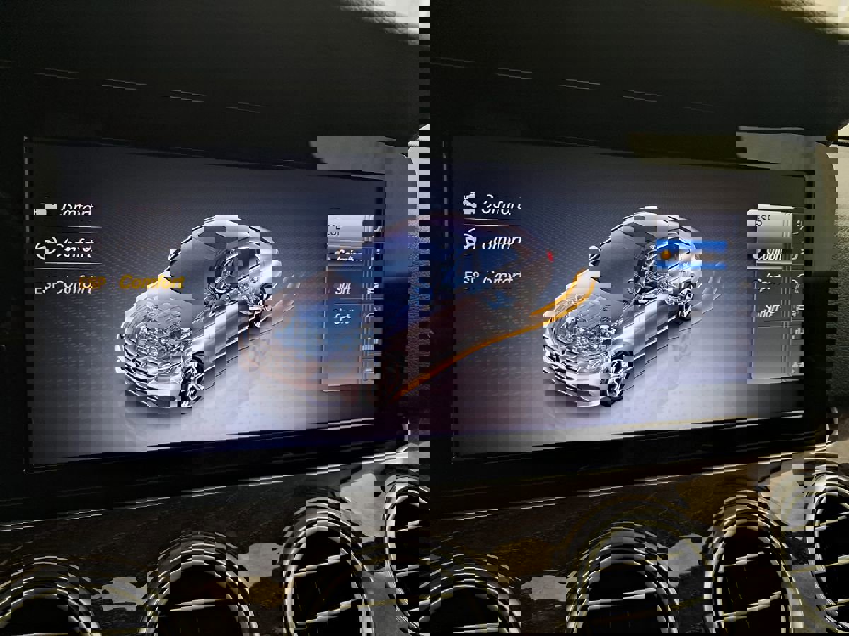 Used 2018 Mercedes-Benz E 400 4MATIC Sedan image 33