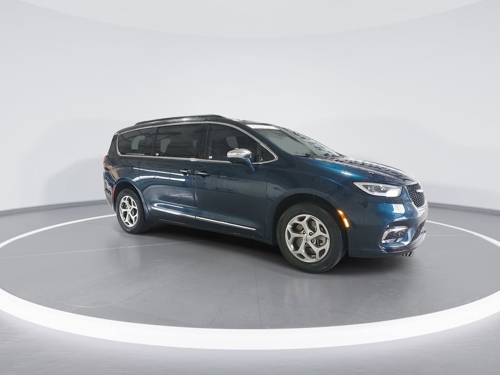 Used 2022 Chrysler Pacifica Limited image 2