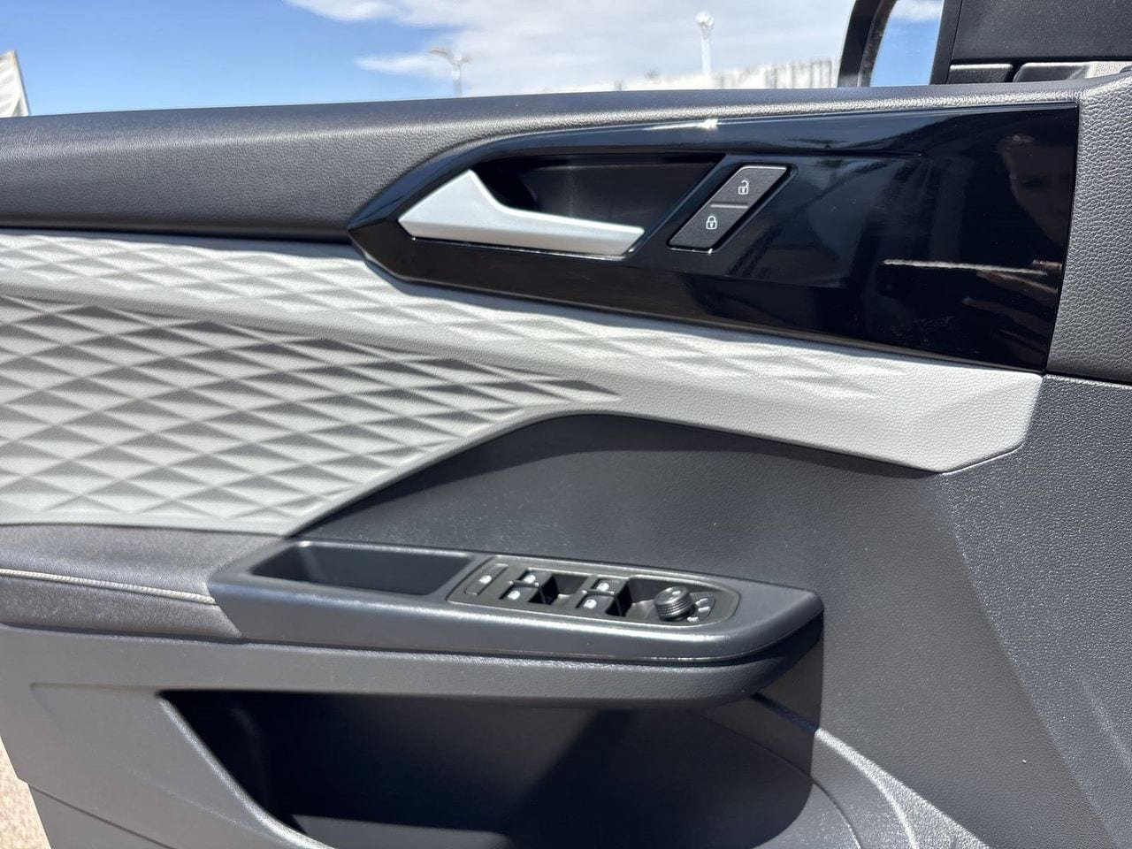 Certified 2024 Volkswagen Taos S FWD image 18