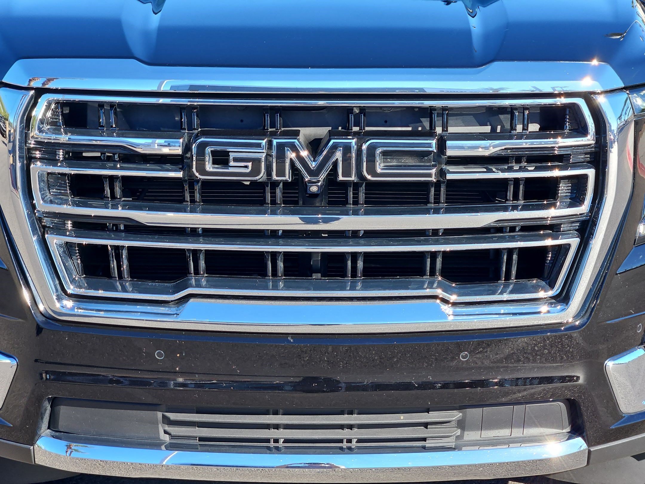 Certified 2024 GMC Yukon XL SLT w/ SLT Premium Package AWD/4WD image 9