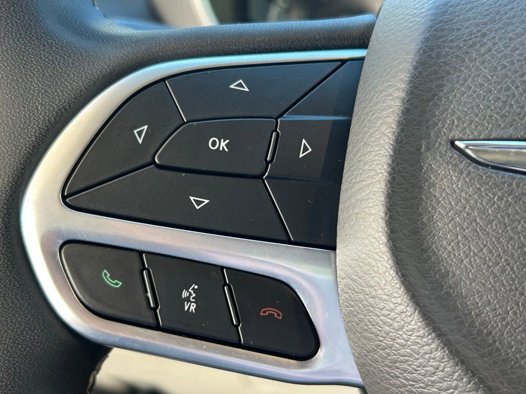 Used 2022 Chrysler Pacifica Touring-L image 24