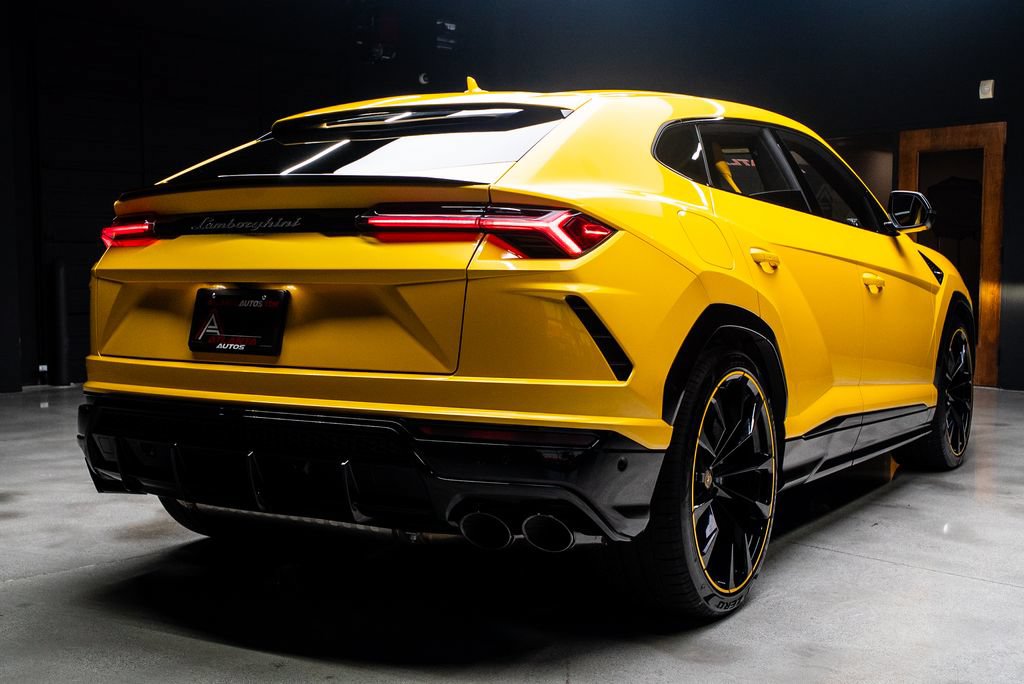 Used 2022 Lamborghini Urus AWD/4WD image 25
