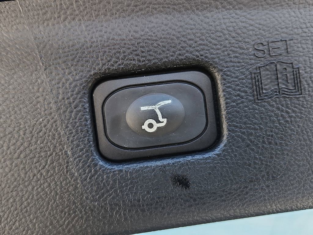 Used 2021 Ford Edge ST image 22