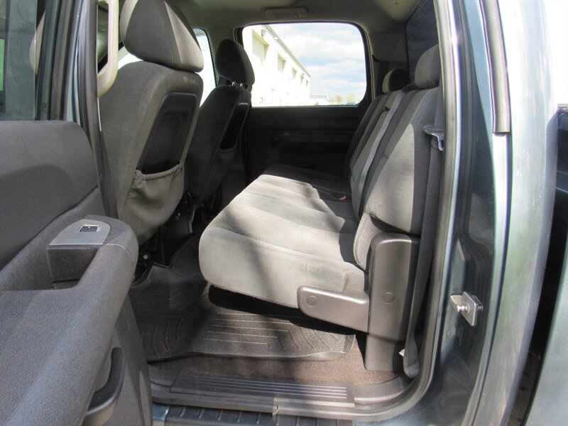 Used 2007 Chevrolet Silverado 2500 LT w/ 1LT Convenience Package AWD/4WD image 9