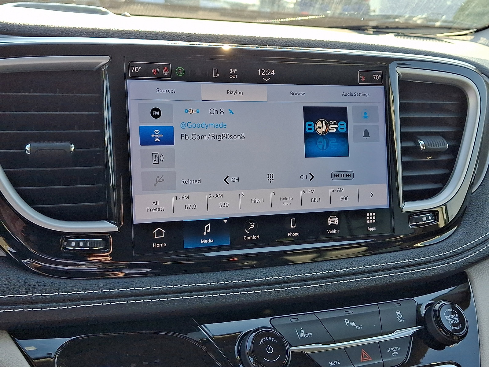 Used 2023 Chrysler Pacifica Touring-L image 17