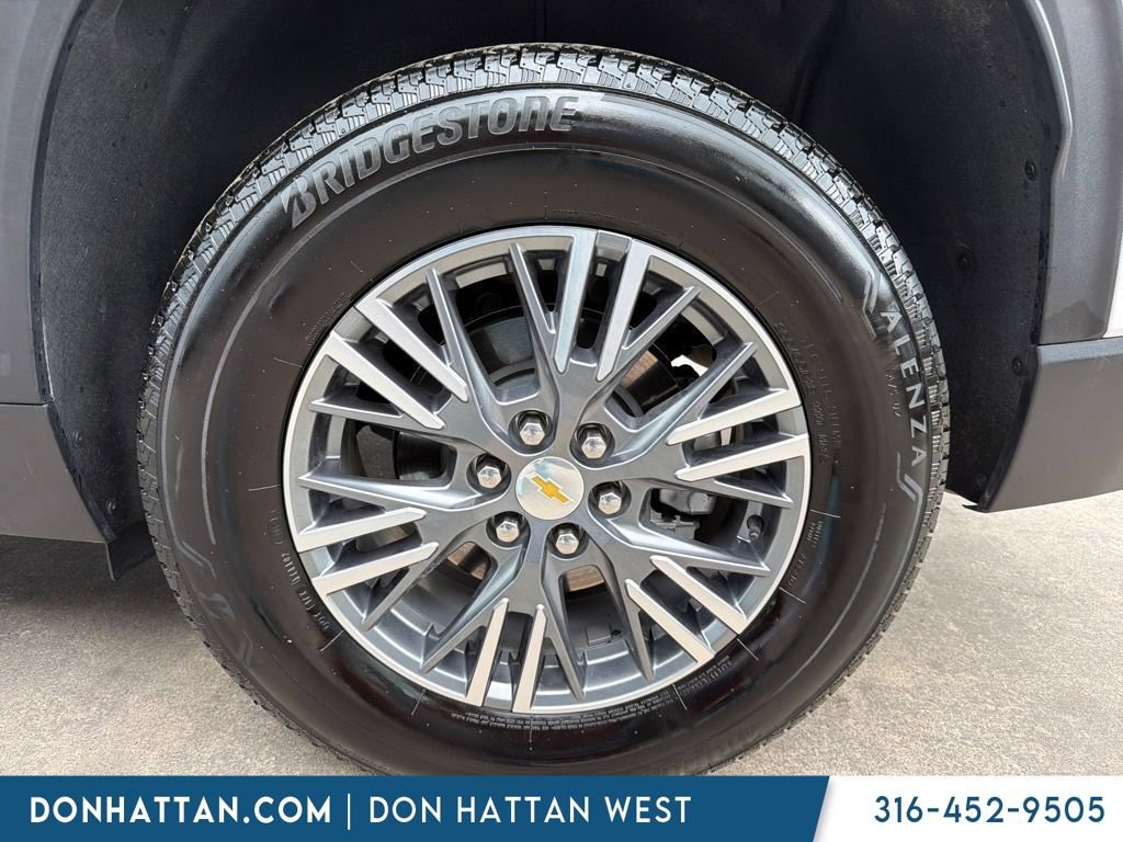 Used 2025 Chevrolet Traverse LT w/ Driver Confidence Package AWD/4WD image 9
