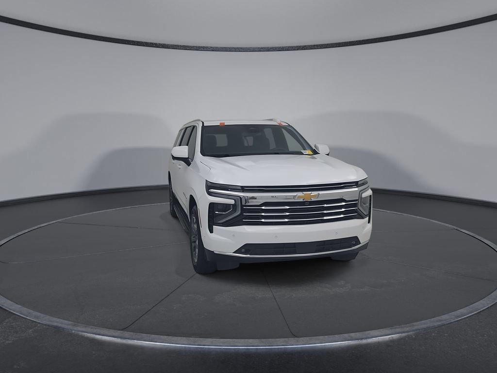 Used 2025 Chevrolet Suburban LT w/ Comfort Package AWD/4WD image 4