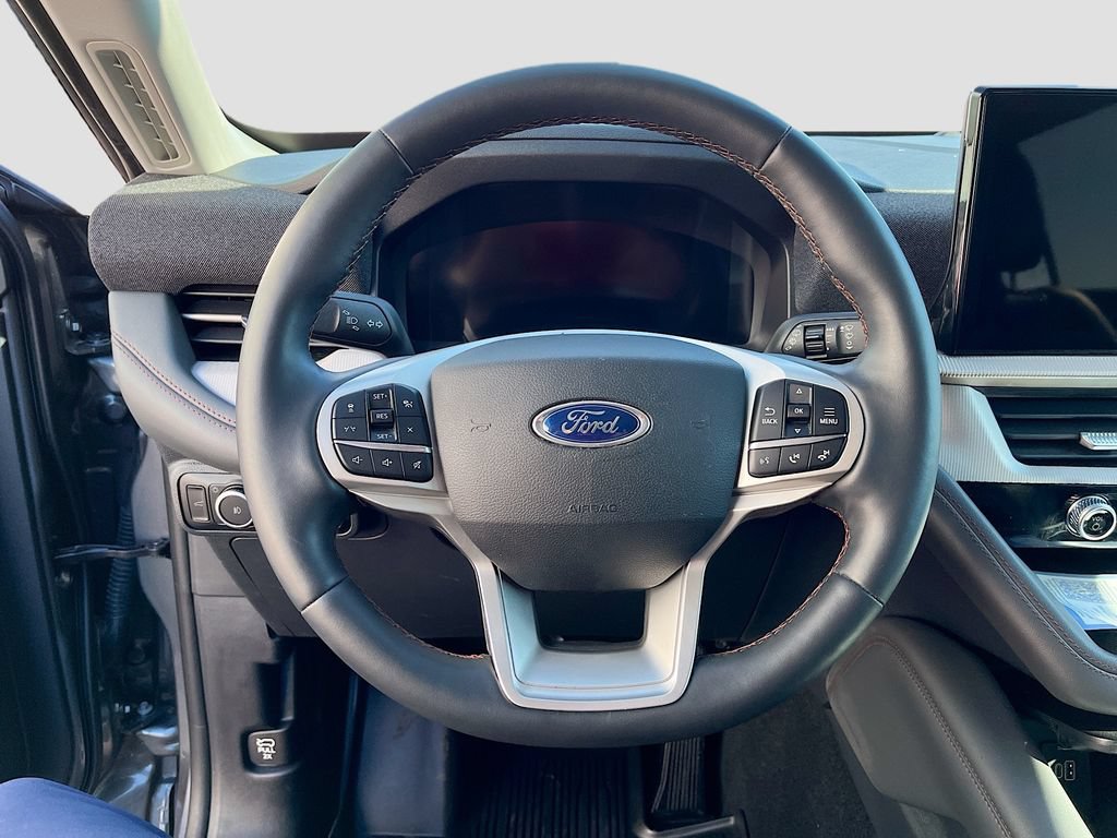 Used 2025 Ford Explorer Active w/ Active Comfort Package AWD/4WD image 11