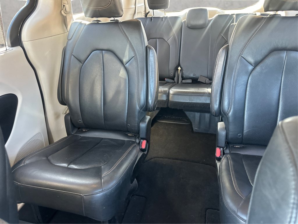 Used 2017 Chrysler Pacifica Touring-L Plus w/ Advanced Safetytec Group FWD image 24